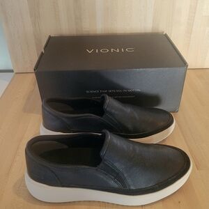 Vionic Kearney Black Leather Women's Loafer. Size 9